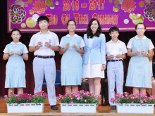 Principal Dr Poon Suk-han, Halina, MH presented the award to Outstanding students