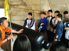 Students visiting the Memorial Museum of Generalissimo Sun Yat-sen's Mansion