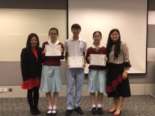 Vice Principal TSUI Yuk-ching (right), Chinese Language Subject Panel Ms. WAN Kit-ping (left) with the Champion, LEE Sun-chi from 3I (middle), the First Runner-up, LIAO Cheuk-laam from 3S (left two) and the Second Runner-up, TSUI Man-sze from 3M (right two)