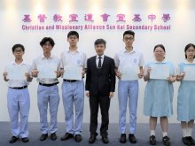 Principal Mr. HO Chun-yan (middle) and the 6 candidates with the most outstanding results