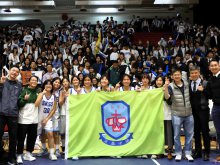 School Manager Mr. TSANG Fat-kuen ,Principal Mr. HO Chun-yan (right two), Vice Principal Ms. NG Wai-chun (left one), Vice Principal Mr. LIU Chi-yung (right one) and Ms. LUK Kwok-mun (right four) with Basketball Team members and all teachers and students who arrived on the spot to show their support