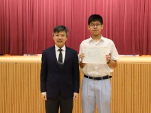 Principal Mr. HO Chun-yan (left) congratulating Chan Yik-chung