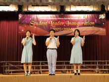 (From left) Head All-round Leaders: LAU Lap-yee from 5S, YIU Kai-wang from 5M, and Student Council Chairperson: YEUNG Tsoi-lam from 5I, leading all incoming leaders to take the oath of office