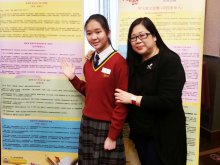 LAI Ching-yau taking photo with her mother