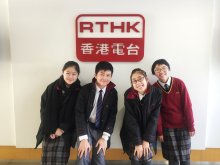 4R students WONG Hoi-ting (R2), SUNG Viola Yan-kay (R1) and 4M students YUE Wai-yiu (L1), TANG Chung-yeung (R1) taking a photo before the recording