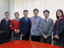 Prof. YUEN Kwok-yung (right three) and Principal Mr. HO Chun-yan (left three) with student leaders