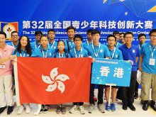 陳嘉龍同學（第一排右四）與香港代表隊合照。
