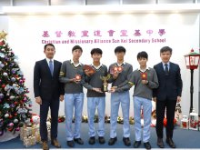 Principal Mr. HO Chun-yan (right one) and Vice Principal Mr. LIU Chi-yung (left one) with awarding students of Boys B Overall Second Place