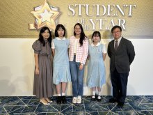 Ms.Siobhan Haughey (middle), Vice Principal Ms. Tsui Yuk-ching (left one), senior teacher Mr. Pang Ying-wai (right one) and the awardees: 5M SO Wing-kiu (left two) and 5S LAM Suet-hei (right two)