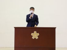 Principal Mr. HO Chun-yan delivering the thank you speech