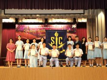 Principal Mr. HO Chun-yan (back row right five), Vice Principal Ms. TSUI Yuk-ching (back row right four), and Ms. CHEUNG Pui-shan (back row left one) with members of the Student Council