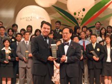 Mr. Mak Wing-kai received Chief Executive’s Award for Teaching Excellence (Science, 2006)
