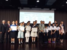 WONG Tsoi-ling from 5R (front left two) with adjudicators and other awardees