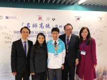 Professor Lap-chee TSUI (OC, PhD, FRS, FRSC, GBM, GBS, JP, ASHK President)(the right second), Principal Dr. POON Suk-han, Halina, MH (right one ) are taking photos with CHAN Ching-Yui and his family (middle、left one and left two)