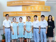 Principal Dr. POON Suk-han, Halina, MH(right one), (from right two) LAU Kin-long(5S), TANG Chung-yeung, CHEN Tsz-yan(4M), LUI Michelle(2R), CHAN Yan-tung(3S), KWAN Cheuk-hong(3I) taking photo with awardees of the Intra-School Outstanding Student Election
