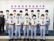 Mr. HO Chun-yan, Acting Principal (left one behind), taking a group photo with the awardees (from front left) YIP Man-shing from 4M, HO Cheuk-him from 4M, CHIU Chung-yin from 4R, YIU Kai-wang from 4M and SHUM Man-ki from 5I(from left behind) WONG Chun-hei from 4S, NG Yat-tung from 6M, LI Ho-lam from 6S, CHAN Yik-chung from 6M, LIU yu-chun Colin from 4S, CHEUNG Ka-hei from 6M and TAM Kin-ming from 5I