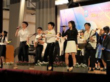 Graduates’ performance themed around “Morning Sunlight”, through which the graduates expressed gratitude to Principal Mr. HO Chun-yan, teachers and parents