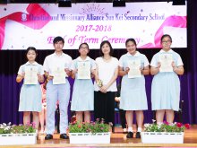 Ms. HO Siu-fong, the chairperson of the Parent-Teacher Association presented the certificates to students who achieved Best Conduct of the class