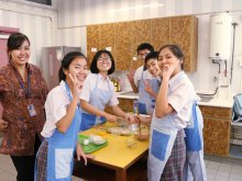 Students from Santa Laurensia High School making dumplings