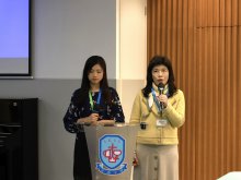 Teacher-Librarian Ms. WONG Mei-ying (right) sharing about ideas to create a reading culture on campuses, with Ms. NG Wing-yan (left) as the Putonghua interpreter
