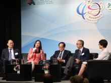 Exchanging views on the impact of public examinations and assessment at the Forum. (From left) Dr. Tong Chong-sze, Dr. Halina Poon Suk-han, Professor Edward Chen Kwan-yiu, Professor Lui Tai-lok and Mrs Christina Lee
