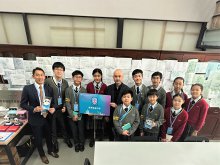 Students making exchanges with the production team of the mascot ‒ Bing Dwen Dwen ‒ of Olympic Winter Games 2022 