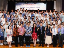 Group photo: (start from front row) Principal Dr. POON Suk-han, Halina, MH (middle), Vice Principal Mr. HUI Shing-yan (right four), Vice Principal Ms. TSUI Yuk-ching (right three), Mr. HO Man-chun (right one), Ms. WONG Sau-fung (left one) and Mr. YAN Haonam (right two) taking photos with teachers and students from Santa Laurensia High School