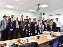 Mr. CHOW Wing-hei (right one) and teachers participating in the programme taking photos with the professors of the University of Exeter