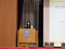 Vice Principal TSUI Yuk-ching sharing tips on adapting to new environment