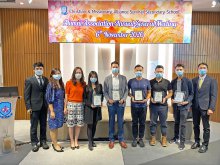 Principal Dr. POON Suk-han, Halina, MH (left three) presenting appointment certificates to members of the 11th Alumni Association Committee: Ms. CHEUK Yau (left four), Mr. YAU Ho-lung (left five), CHU Ho-ting (right four), LIN Hon-keung (right three), Mr. KWOK Chun-yin (right two), Vice Principal Mr. HO Chun-yan (left one), Vice Principal Ms. TSUI Yuk-ching (left two) and Assistant Principal Mr. LIU Chi-yung (right one) 