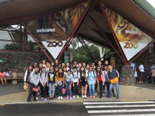 學習團師生於奧克蘭動物園留影