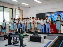 Sun Kei students and students of Minxin Hong Kong School (Guangzhou Nansha) making an academic exchange